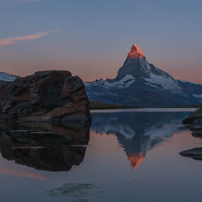 Matterhorn spiegelt sich in Stellisee
