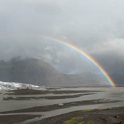 Regenbogen über Gletscher